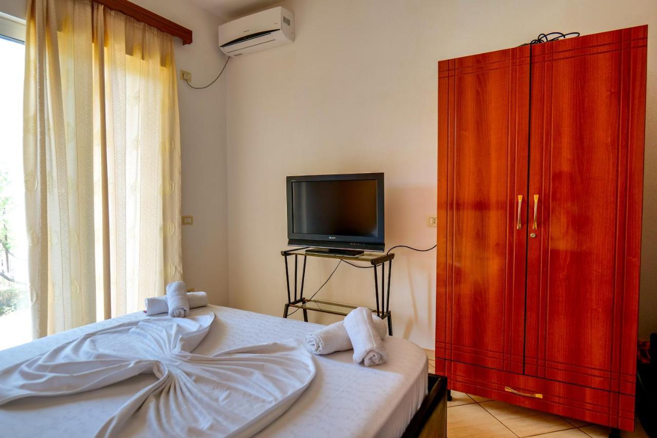 Hotel Ilias House Ksamil Esterno foto