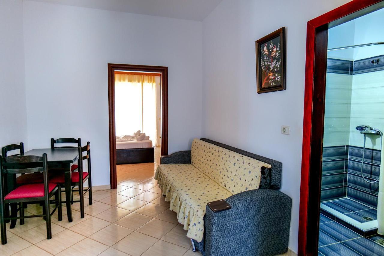Hotel Ilias House Ksamil Esterno foto