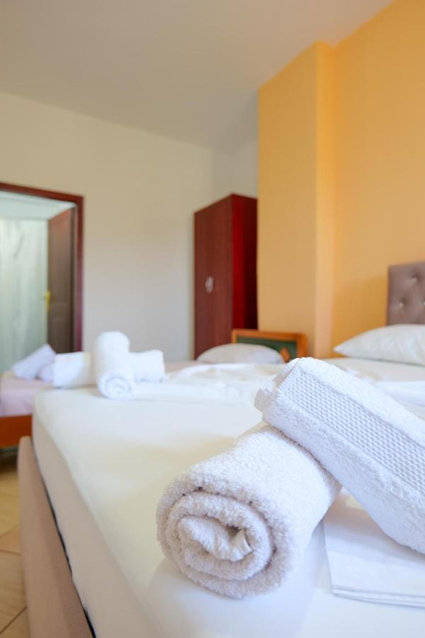 Hotel Ilias House Ksamil Esterno foto