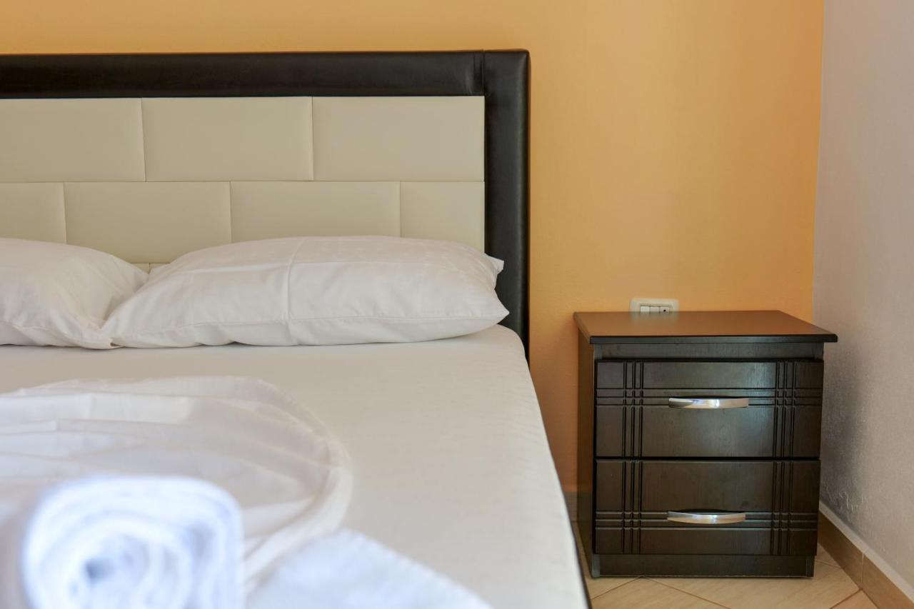 Hotel Ilias House Ksamil Esterno foto